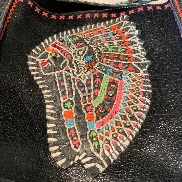 Hand embroidered Indian head purse - Picture 3 of 12